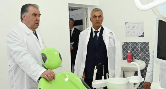 Президент страны Эмомали Рахмон открыл Лечебно-диагностический центр в селе Гаргара Дангаринского района